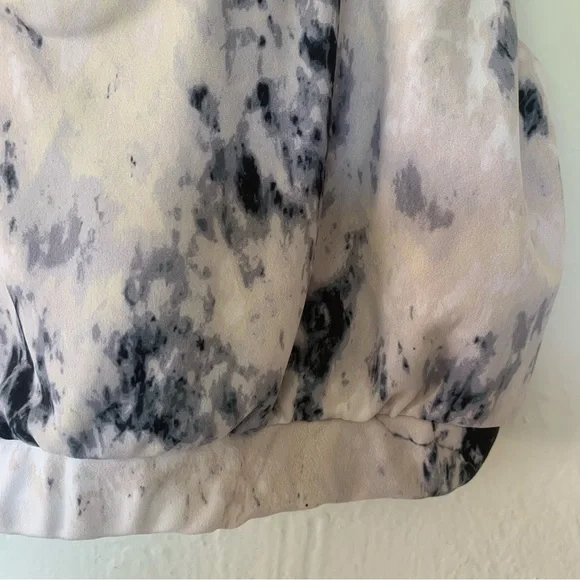 Strut-This Revolve Marble Tie Dye Criss Cross Back Sports Bra - Picture 4 of 6